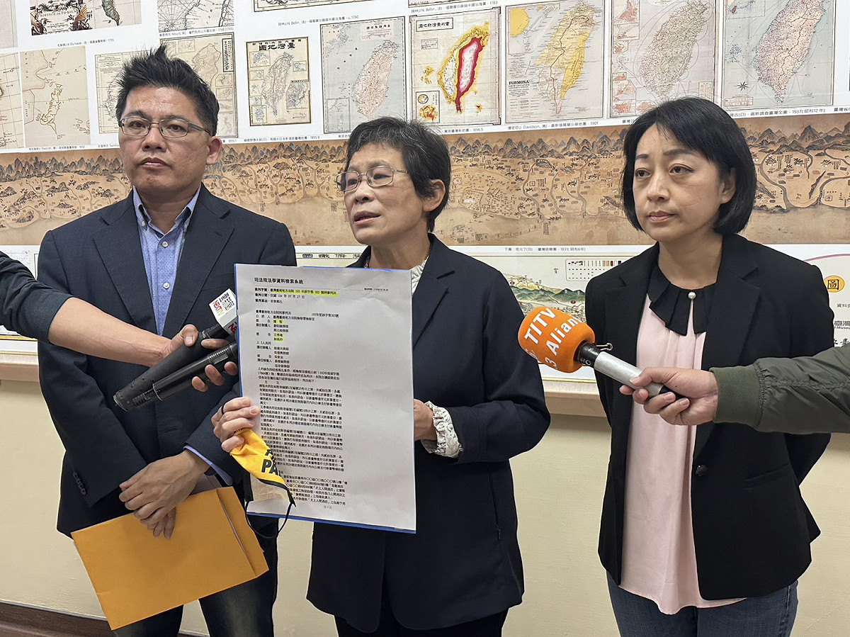 時力黨團也接獲通訊監察譯文爆料。 圖：陳佩君／攝