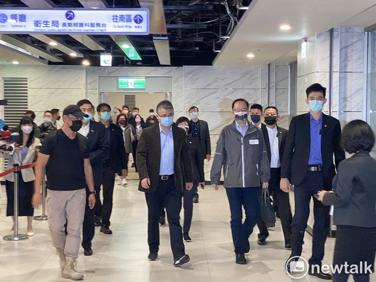 中國上海市台辦副主任李驍東等人今訪北市府共享行動辦公室。 圖：周煊惠 / 攝