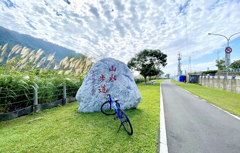 大漢溪自行車道可串聯南北景點，往南行經龍窯橋、山水步道一路可抵達桃園大溪。 圖：新北市水利局提供