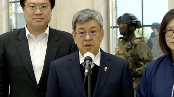 行政院長陳建仁今（20）天上午出席111年「第七波安居緝毒專案」成果記者會前受訪。 圖：擷自直播畫面