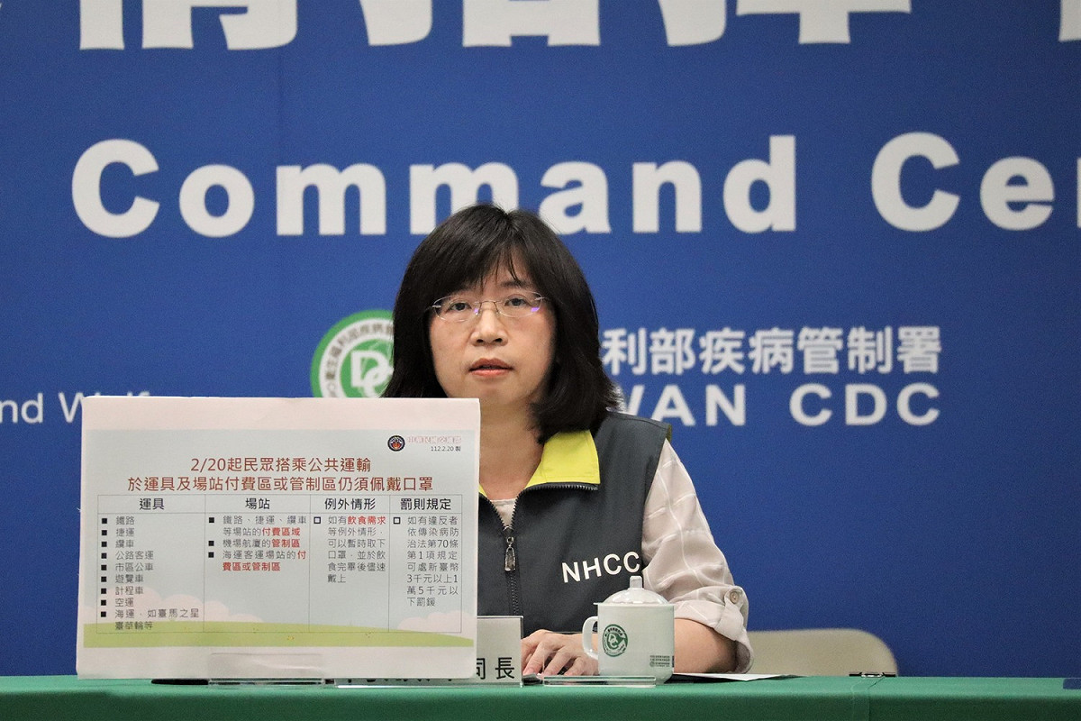交通部航政司長何淑萍於今日説明，公共運輸及場站仍須全程佩戴口罩。 圖：中央流行疫情指揮中心／提供