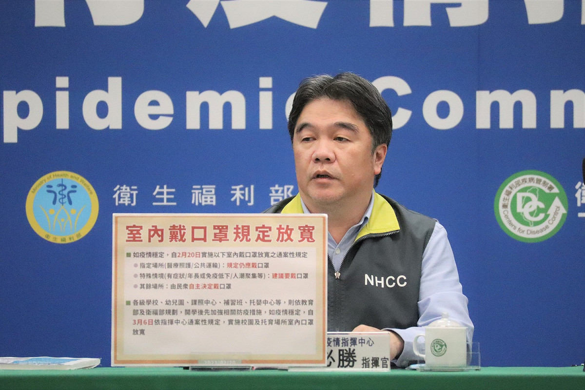 中央流行疫情指揮中心指揮官王必勝今於記者會上表示，大眾運輸不強制戴口罩有可能最快4月中上路。醫療院所顧則會晚於4月後。 圖：中央流行疫情指揮中心／提供