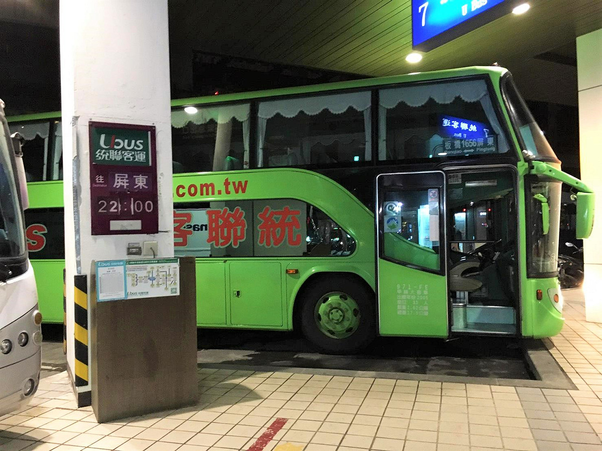 國道客運已近18年調漲，去年公會提報公路局調漲運價，但近期遭退回調整方案，擬定研議短程通勤路線差別運價。對此，交通部公路局表示，待收到業者重新提報方案會再審議。 圖：新北市勞檢處提供（資料照）