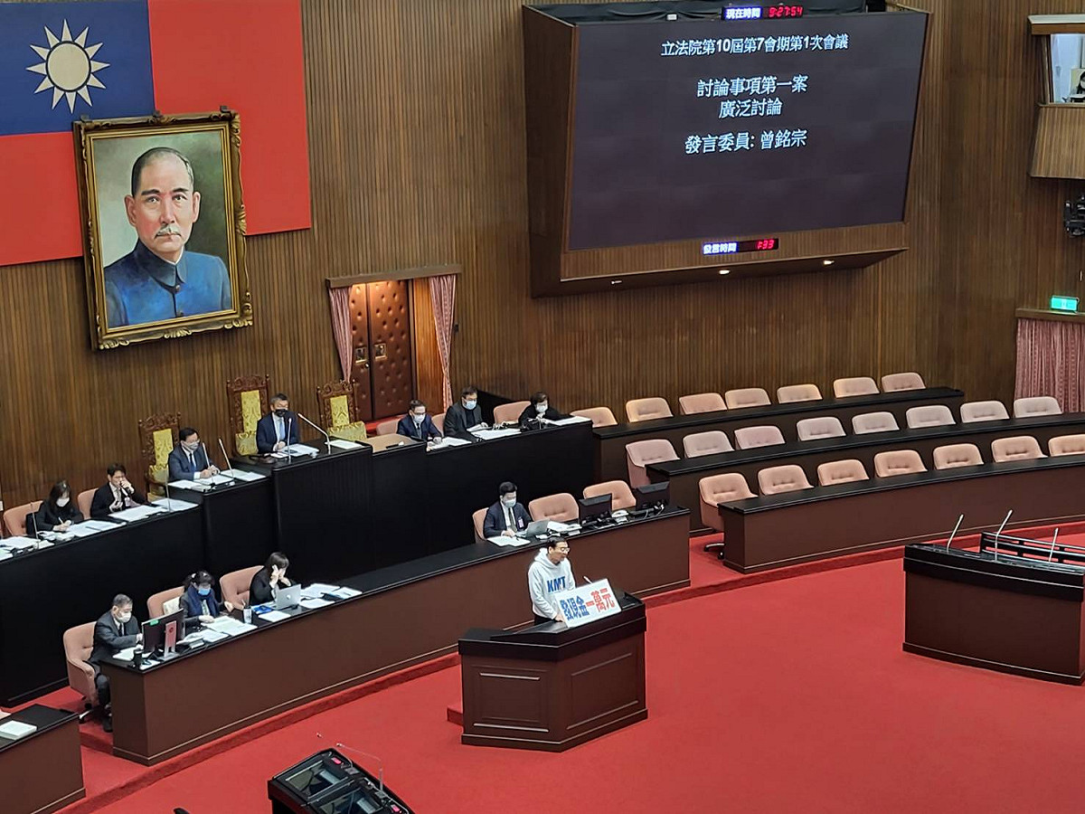 立法院會上午處理「疫後強化經濟與社會韌性及全民共享經濟成果特別條例」草案，朝野進行廣泛發言。 圖：陳佩君 / 攝