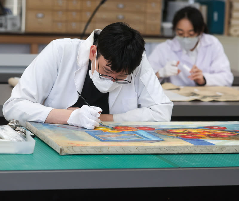 師範大學文物保存中心甚至曾經成功搶救價值上億的畢卡索名畫。 圖：翻攝自台師大文保中心官網