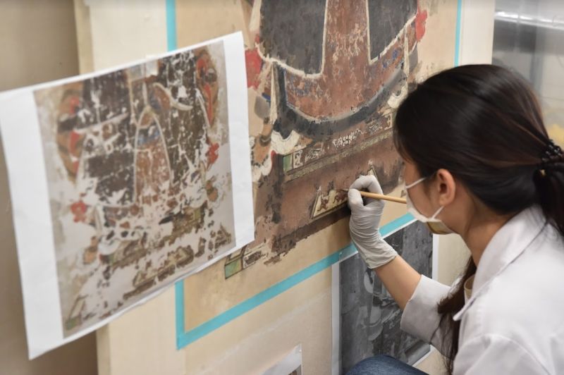 師範大學文物保存中心結合藝術、修護技法、人文、現代科技等跨領域的專業團隊，為台灣修復文物國寶。 圖：翻攝自台師大文保中心官網