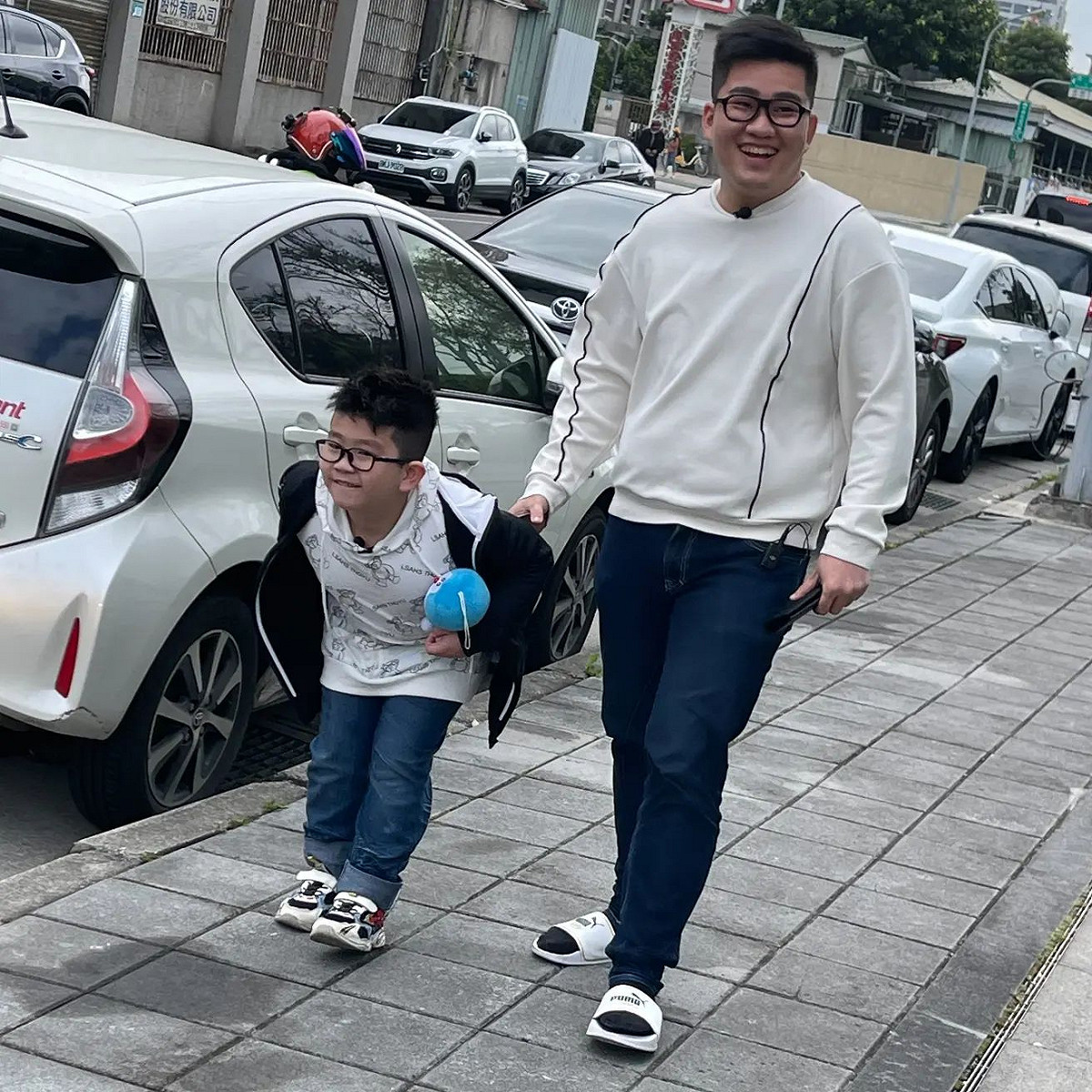 昨日Joeman於臉書曬出多張與「新豐街底迪」的合照，引發網友討論。 圖：取自Joeman臉書