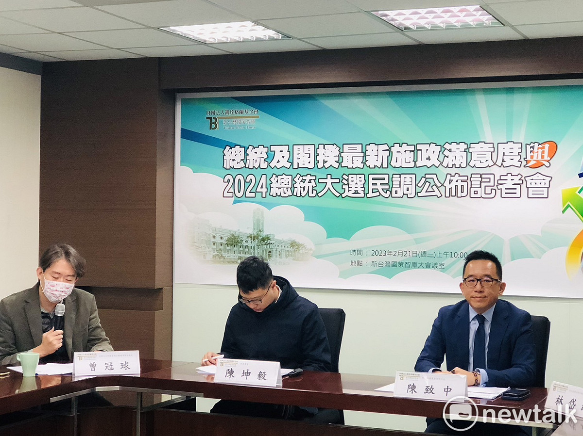 新台灣國策智庫今（21）日召開民調記者會由執行長陳致中（右）主持。 圖：謝莉慧/攝