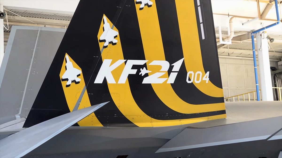 南韓「獵鷹」KF-21雙座四號原型。 圖：翻攝自南韓國防部影片