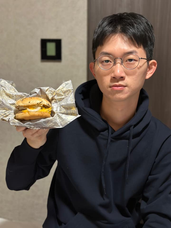 視網膜今(21)天分享在日本遇到的暖心插曲，引起網友熱議。 圖：取自視網膜臉書