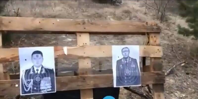 俄羅斯參謀總長吉拉西莫夫與將軍拉平的照片被瓦格納傭兵拿來練習打靶。 圖：翻攝推特