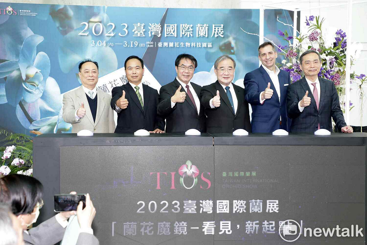 「2023台灣國際蘭展」訂於3月4日到3月19日在台南市後壁區的台灣蘭花生物科技園區盛大開幕，台南市長黃偉哲今日在台北101大樓與農委會農糧署署長胡忠一、台灣蘭花產銷發展協會理事長黃文榮、台北101董事長張學舜等人一同宣傳。 圖：台南市政府提供