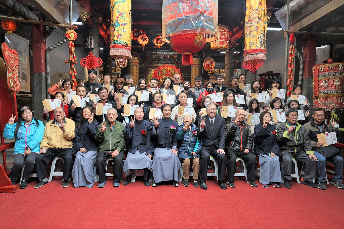 新莊文昌祠獎學金頒獎循往例在農曆2月3日文昌帝君聖誕千秋日舉行，今（112）年疫情趨緩，政策已逐漸放寬，頒獎典禮再度恢復辦理。 圖：新莊區公所提供