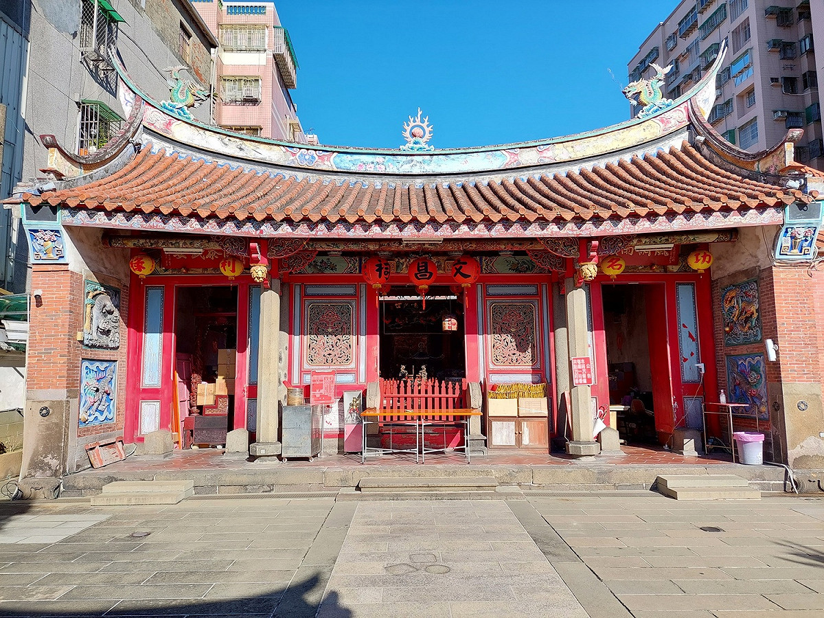 市定古蹟「新莊文昌祠」正殿。 圖：新北市文化局提供