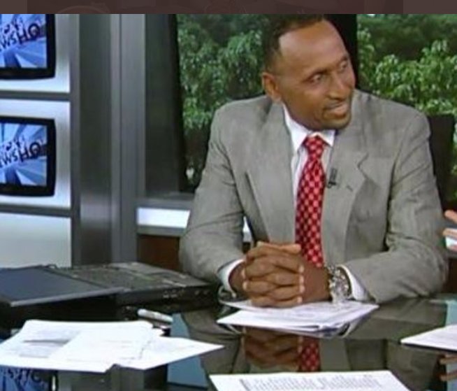 散布美國有毀台計畫的嘉蘭尼克森（Garland Nixon）被起底，是俄羅斯官媒lrSputnik News的主持人，立場親俄親中，常散布假訊息，頗趙怡翔直言，根本就是俄羅斯版的蔡正元。 圖：截自Garland Nixon推特（資料照）