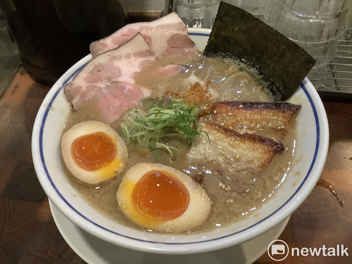 拉麵店的水晶蛋，很多店家從80日圓～100日圓漲到一顆120日圓～150日圓。 圖：劉黎兒攝