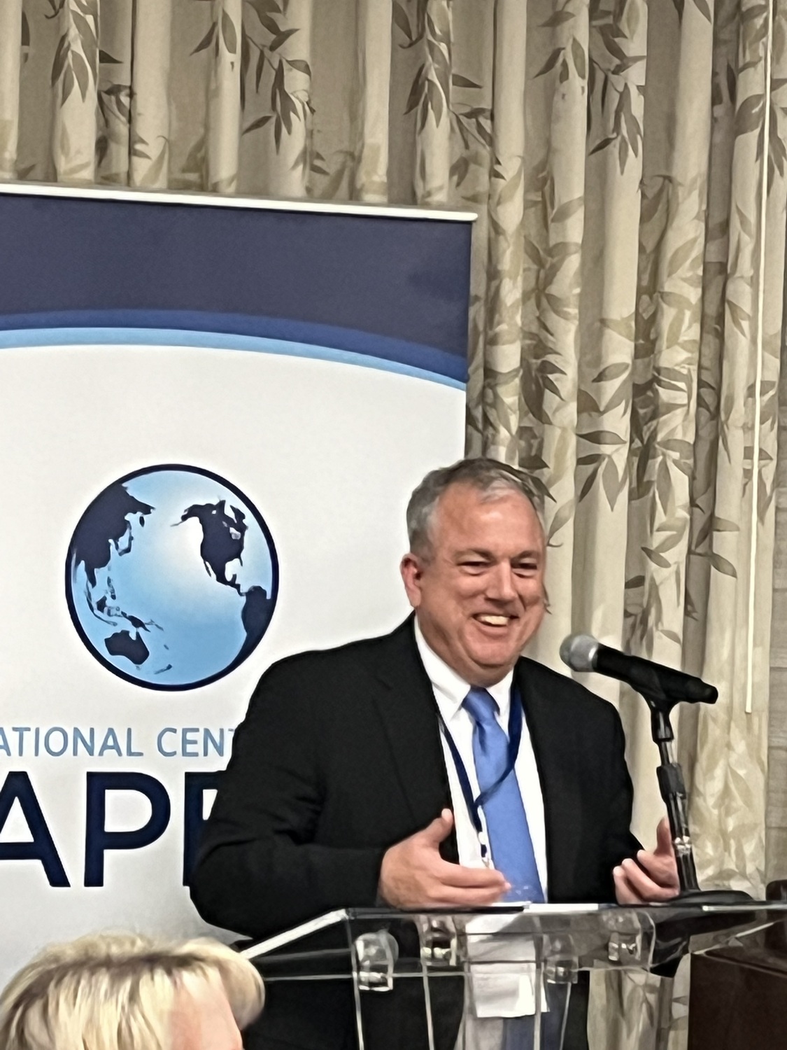 美國APEC資深官員莫瑞（Matt Murray）參與2023 年行政圓桌會議，分享 APEC 如何融入拜登政府的印太戰略。 圖/取自美國國務院東亞暨太平洋事務局推特