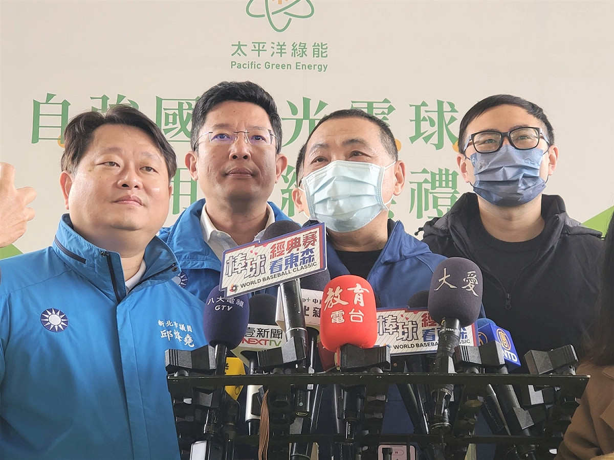 侯友宜表示，目前新北市校園建置太陽光電系統發電量已達約4000餘萬度，建置容量高居全國第三名，成效良好。 圖：新北市教育局提供