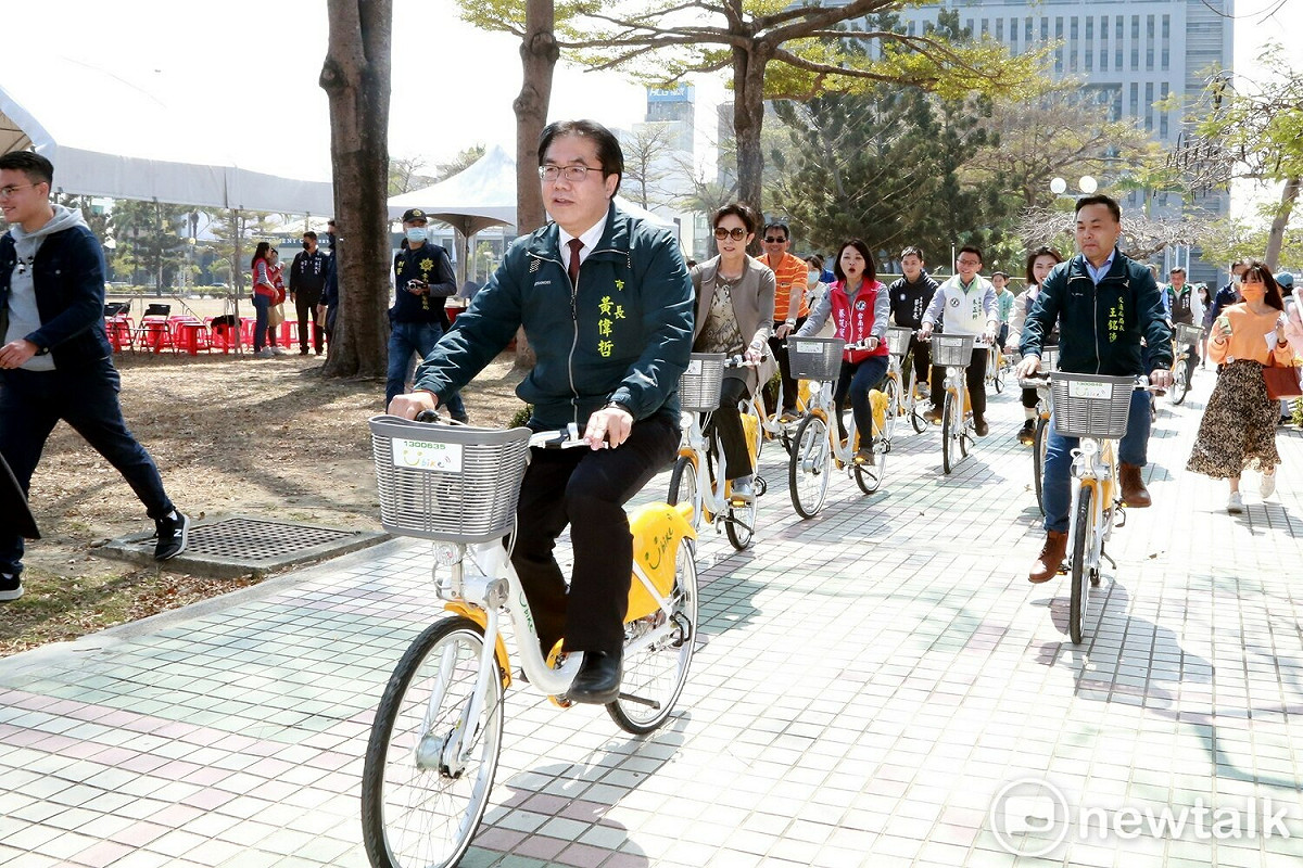 台南市長黃偉哲感謝大家一起迎接台南ubike的新時代，並力促要加快設點的速度，預計在今年11月底完成300站、明年底前完成500站，讓更多市民與遊客能共享其便利。 圖：台南市政府提供