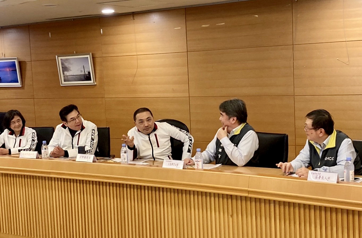 疫情指揮中心拜會新北市長侯友宜，就防疫措施進行雙向意見交流。 圖：新北市衛生局提供