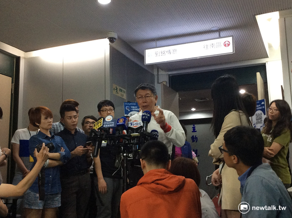 柯文哲另外提到，目前正在規劃的1萬8千戶公共住宅，會結合智慧電表、智慧水錶、智慧光電板等建設，從公部門開出這個需求與資金，培植智慧城市的產業與團隊。 圖：新頭殼資料照片
