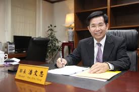 教育部長潘文忠今 (24) 日表示，尊重台大校長楊泮池個人不續任的意願。 圖:翻攝自教育部網頁。