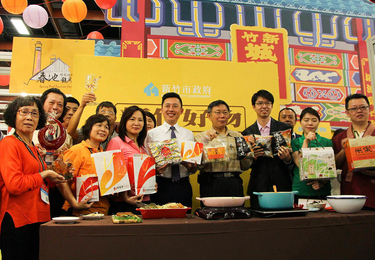 台灣伴手禮名品展今天開幕，展期至4月29日，在台北世貿一館可品嚐到道地的新竹美食。 圖：呂晏慈攝