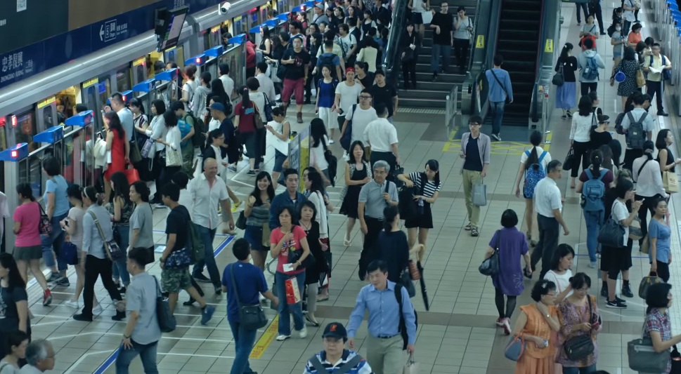 為配合12月31日（週一）在台北市政府廣場舉辦的跨年晚會，台北捷運將連續42小時營運不收班！ 圖：翻攝台北捷運