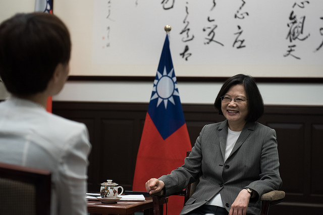 總統蔡英文(27)日接受《路透社》（ Reuters）專訪表達不排除與川普再通話，遭川普婉拒。 圖：總統府提供