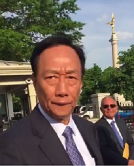 郭台銘拜會白宮談投資美國事宜。資料照片。 圖:擷取自華盛頓郵報記者David Nakamura推特。