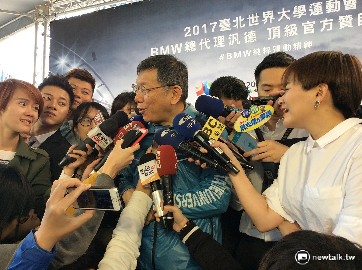 台北市長柯文哲於今早受訪時，講出「總不能說前面在打仗，後方在休假吧」。 圖：程士華/攝