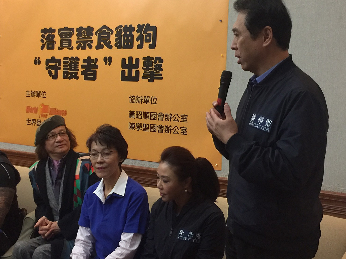 立法院日前三讀通過「禁食貓狗肉」的「動物保護法」修正案，國民黨立委陳學聖28日表示，希望未來能落實執行，讓台灣在動保界成為領先國。 圖：林人芳／攝