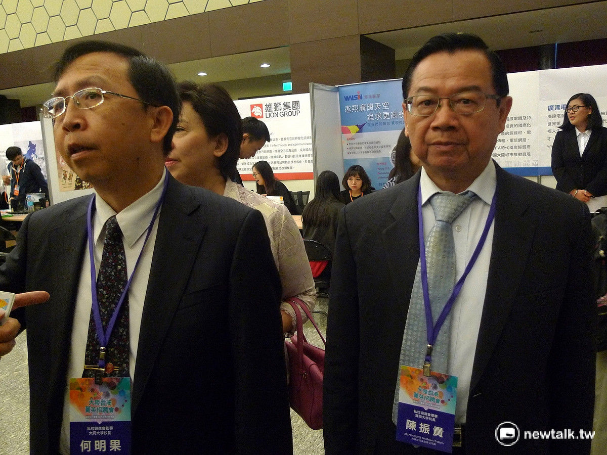 大同大學校長何明果（圖左）、實踐大學校長陳振貴（圖右）連袂出席台商招聘會。 圖：汪少凡／攝