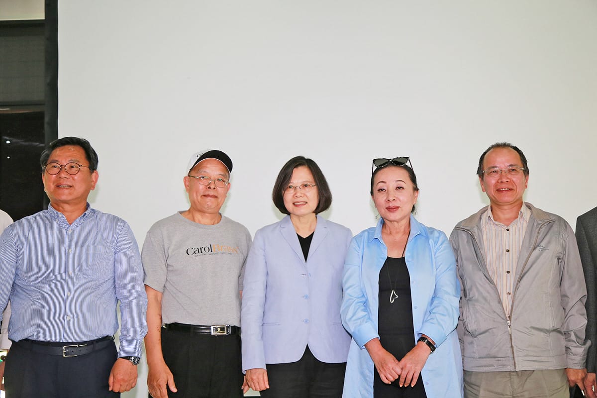 總統蔡英文29日與中央與地方官員合影。 圖:嘉義縣政府/提供