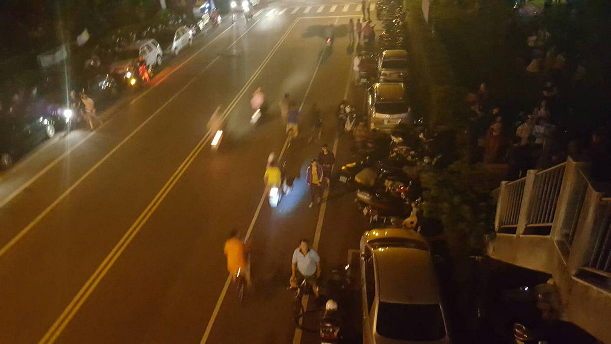 場外路邊也有不少聽眾。 圖：屏東縣政府提供