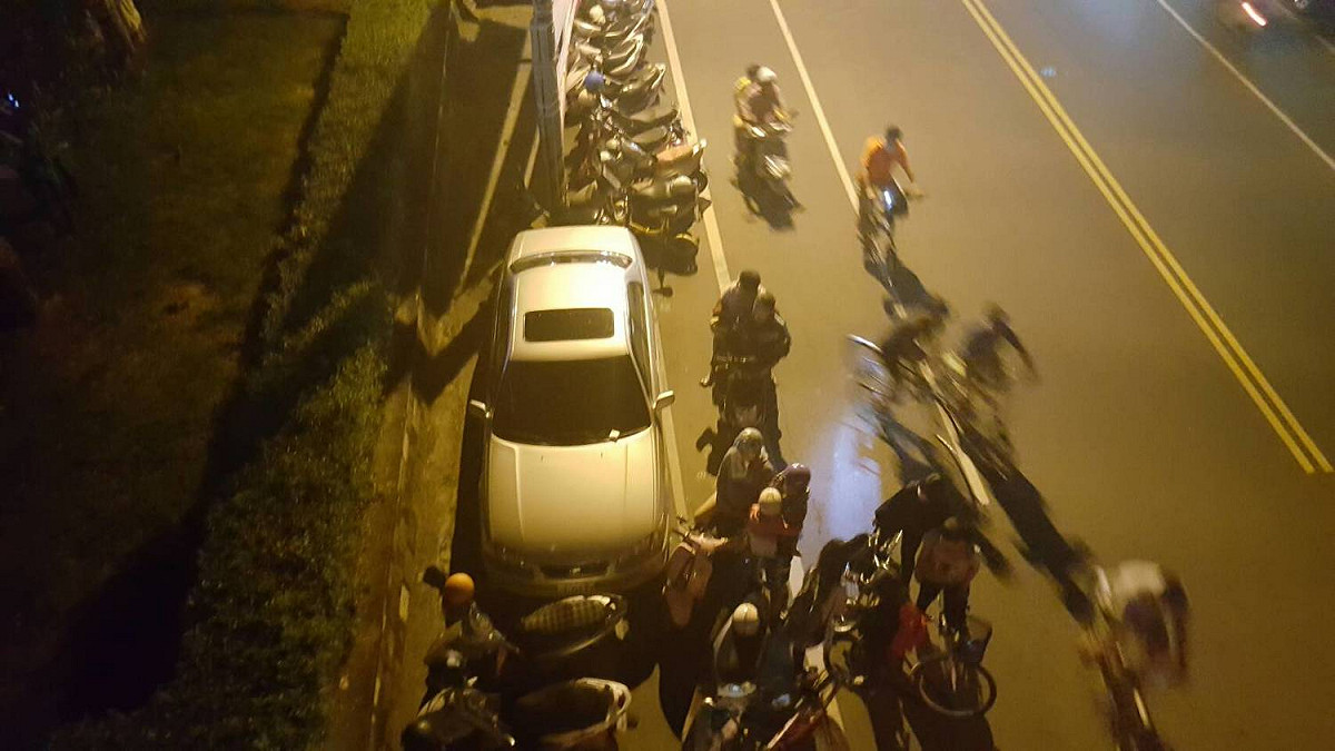 有人開車經過，也忍不住停下來聽。 圖：屏東縣政府提供