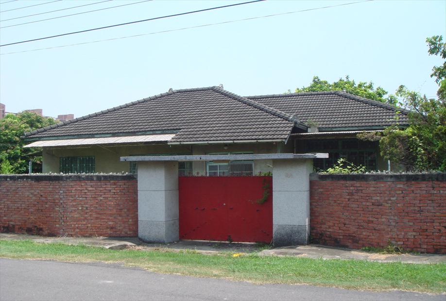 岡山曾為日本空軍基地，後來也由中華民國空軍進駐，又有「將軍村」之名。 圖：翻攝自高雄市政府文化局網站