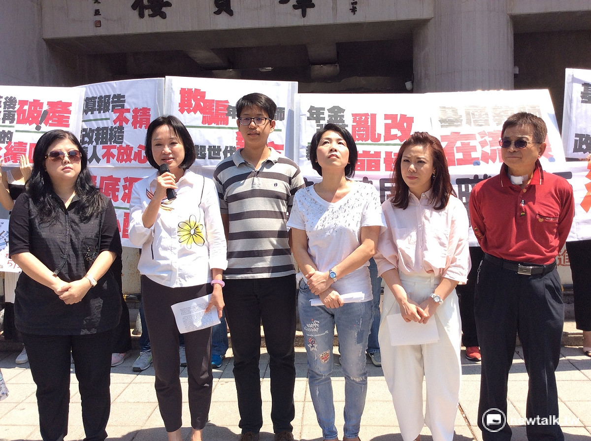 立委柯志恩表示，自己曾經任教於教育學程19年，她的學生們都已經成為教師，改制將造成上面的老教師拿著最高職等不敢退，下面的年輕的不敢進入教育，因此也認同教師退休金的起支年齡不能高於55歲。 圖：程士華/攝