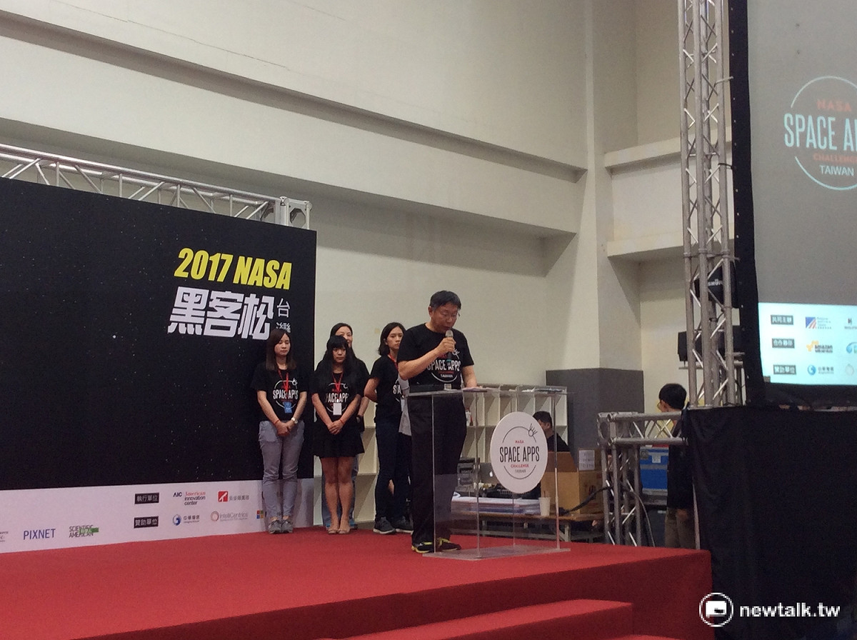 柯文哲表示，他的政治理念是盡可能地「開放政府、全民參與」，因此只要是法律未明文禁止的資訊，柯文哲強調台北市政府都會提供出來，歡迎每位資訊人員取用。 圖：程士華/攝