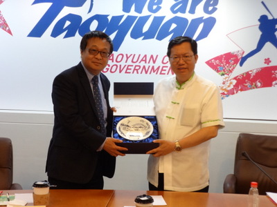 海基會副董事長柯承亨拜會桃園市長鄭文燦，洽談5月下旬將在桃園舉行的大陸台商端午節座談聯誼活動。 圖：桃園市政府/提供