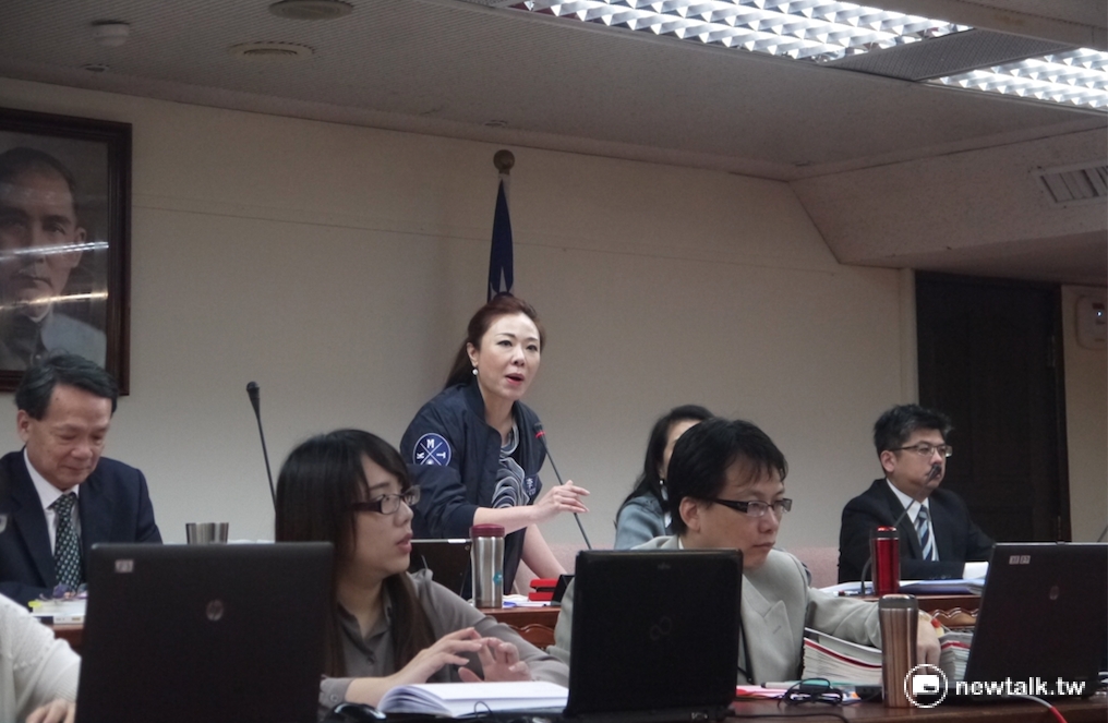 國民黨籍立委李彥秀大罵官員「要不要臉？」 圖：鍾孟軒/攝