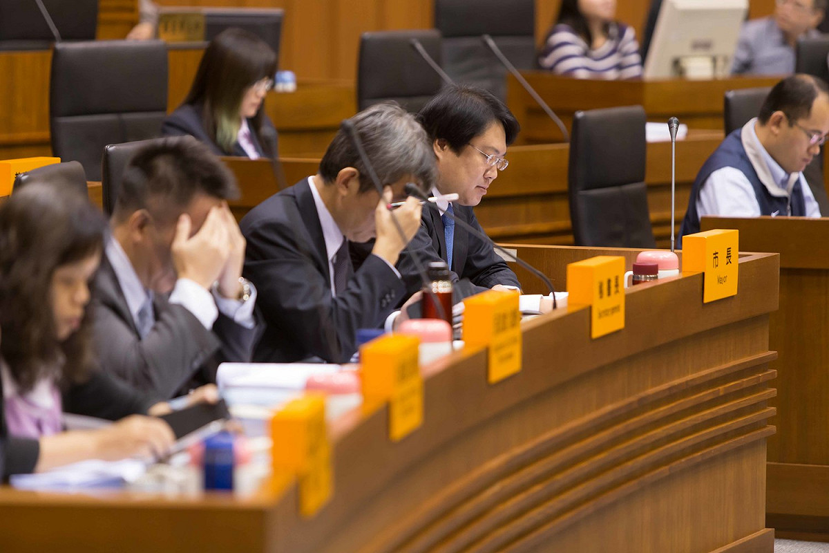 基隆市長林右昌今 (3) 日在市議會上強調，中央斥資81億元打造的輕軌捷運系統，將會打通北北基桃首都生活圈，讓基隆市成為真正的台灣頭。 圖: 基隆市政府/提供