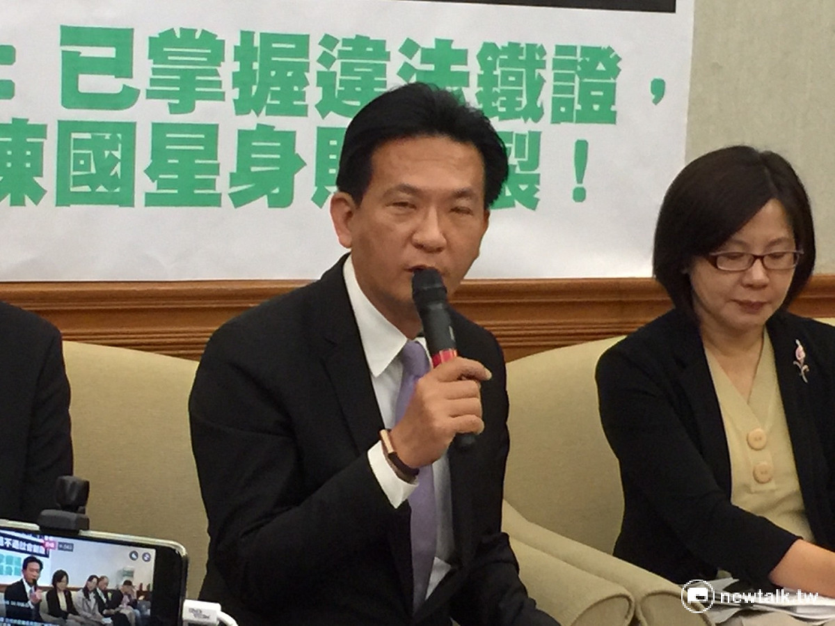 民進黨立委林俊憲3日指控，疑與女作家之死有關之補教老師陳國星的公司，投標政府標案皆「每投必中」，有內鬼、收買評審之嫌，要求廉政署嚴查。 圖：林人芳／攝