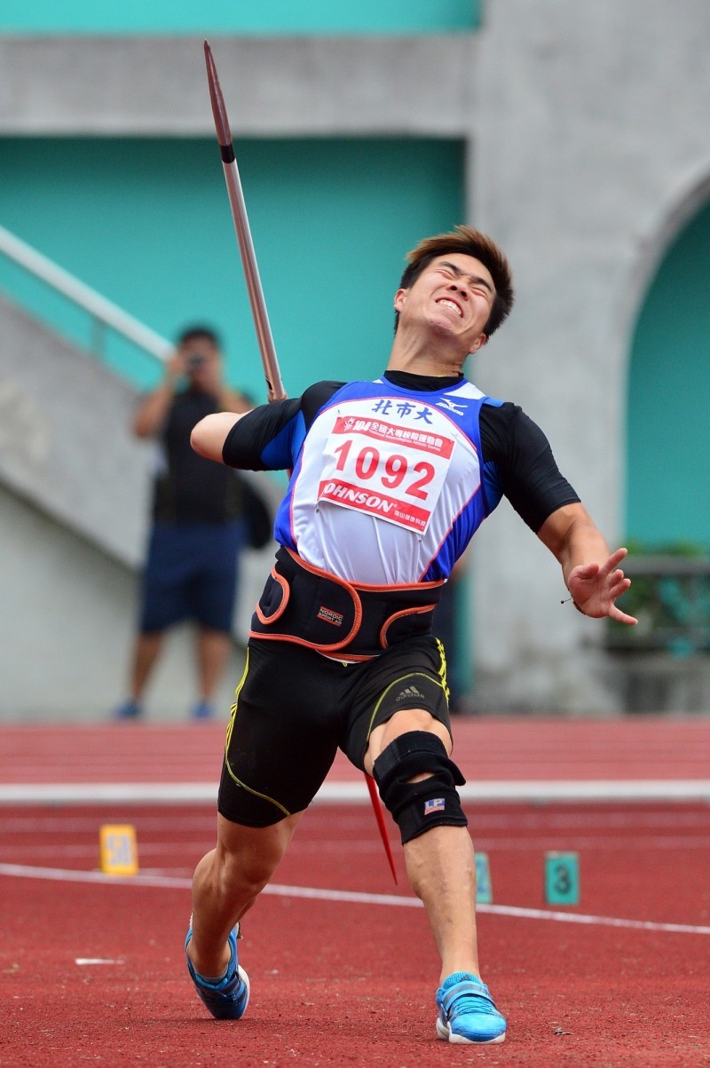 黃士峰在2016日本川崎世界田徑挑戰賽，決賽第一擲擲出83公尺72，不僅打破個人保持的82公尺11全國紀錄，且跨過83公尺的奧運參賽門檻。 圖：臺北市政府觀光傳播局/提供