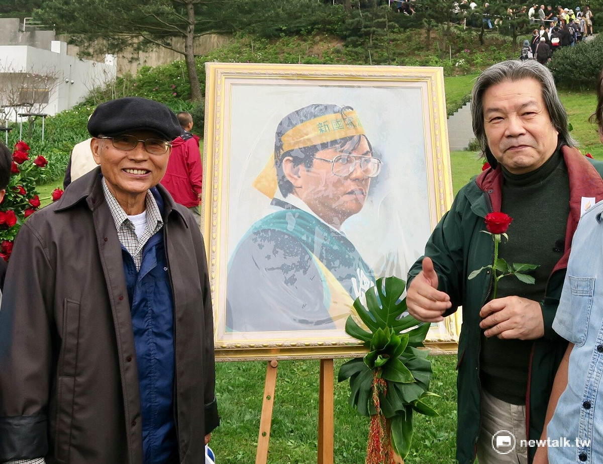 蔡有全（右）、戴振耀（左一）在今年的鄭南榕追思會上的合照。 圖：邱萬興/攝
