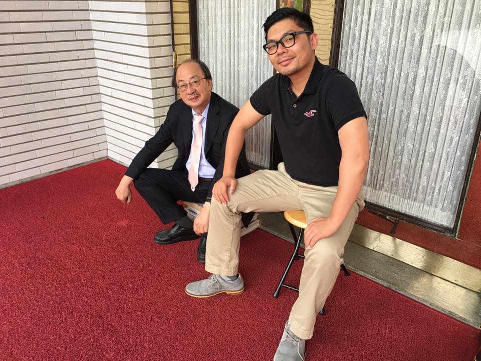 圖說:立法院今(5)日召開院會，藍綠立委一早就在議場外排隊等候。 圖:截圖自許毓仁臉書