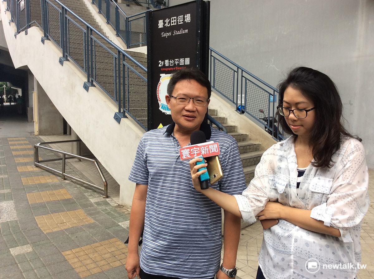 上午世大運執委會緊急召開記者會，由台北市工務局新工處說明，用餐區溫控的嚴密規格。 圖：程士華/攝