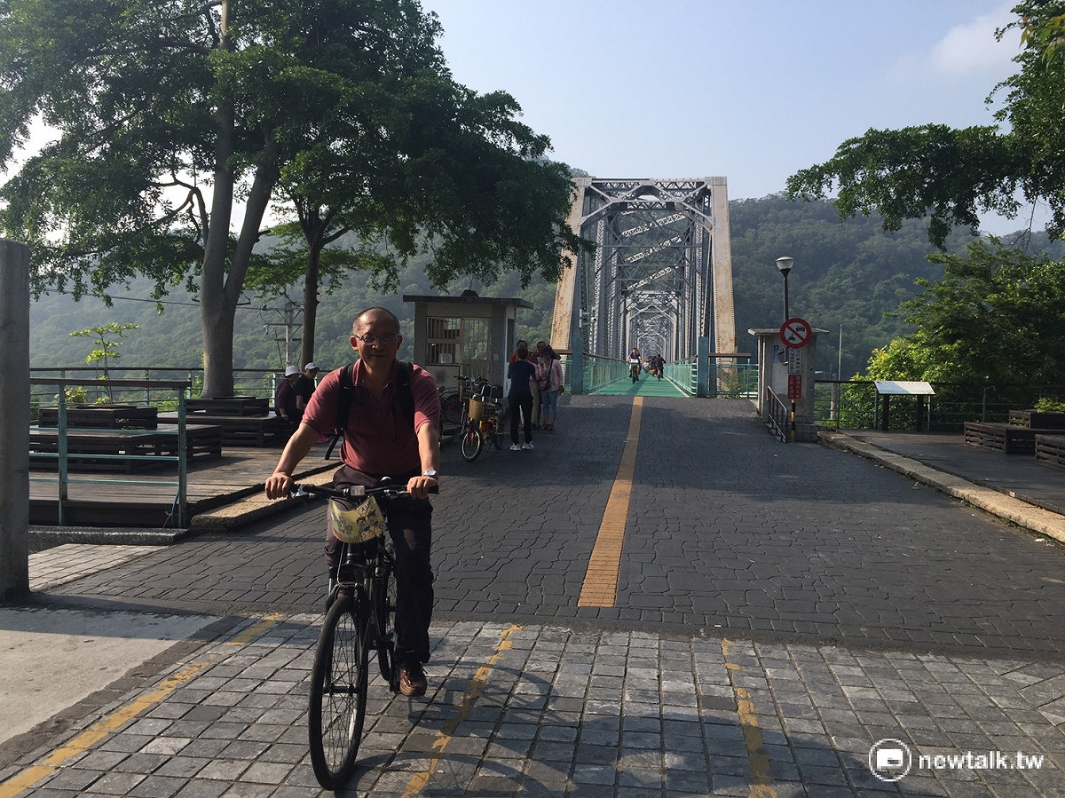 東豐綠色走廊舊名東豐鐵路，過去為台灣山線鐵道的支線之一，貫穿豐原、石岡及東勢3地，肩負著運送東勢地區紅檜、扁柏及杉木的任務。東豐綠色走廊沿途綠色成蔭、風景優美，是大台中地區騎鐵馬踏風好去處。 圖：陳奕/攝