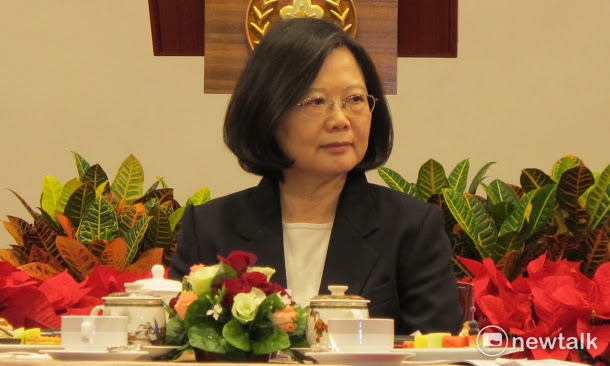 批評蔡英文崩跌的謝金河、國民黨，某些媒體等等，是迷失在不滿意度的迷思裡，不能自拔罷了! 圖：新頭殼資料照片