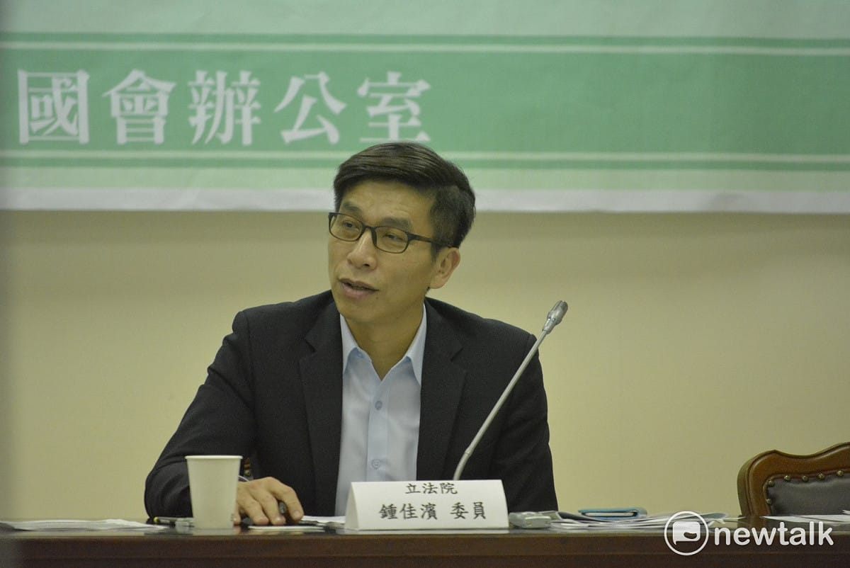 針對核三廠事故，鍾佳濱指出，依據台電限電的優先順序，民眾目前較不會因此受到影響。 圖：趙婉淳/攝